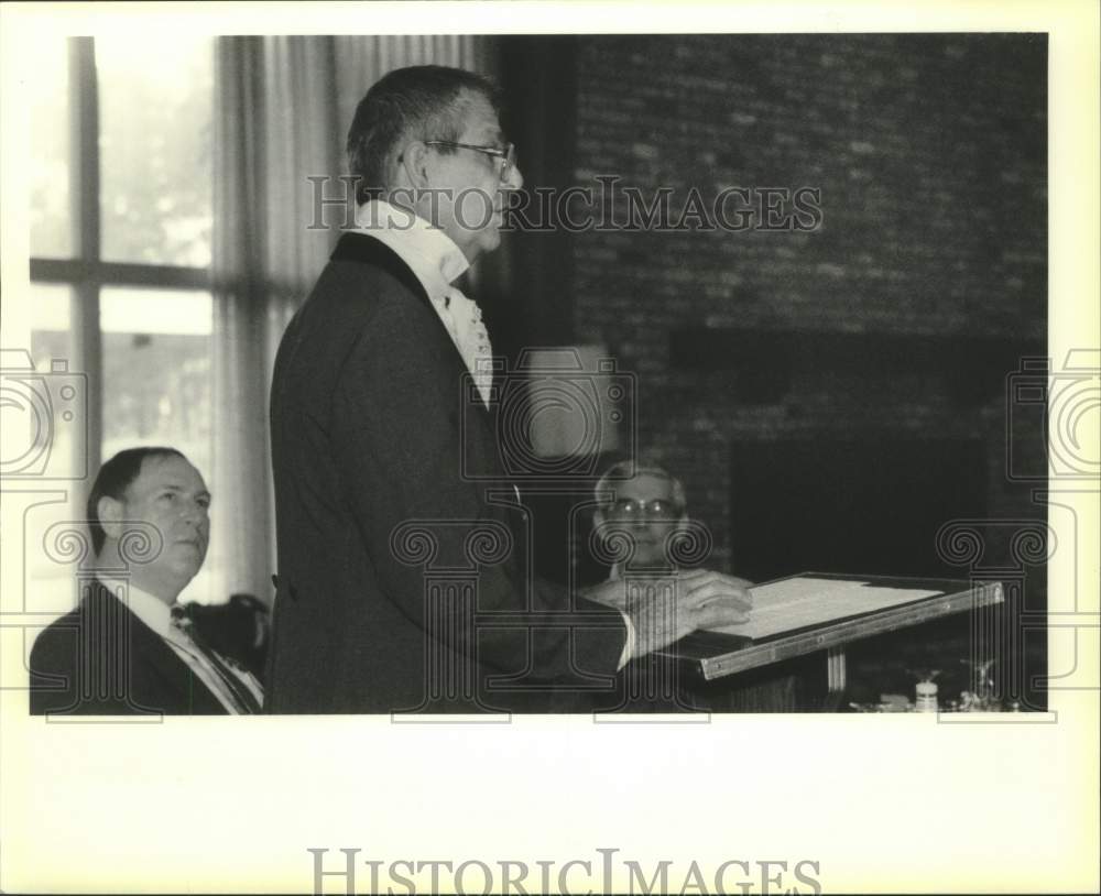 1990 Press Photo Russell Kroggard, Northlake Mandeville Rotary Club Luncheon - Historic Images