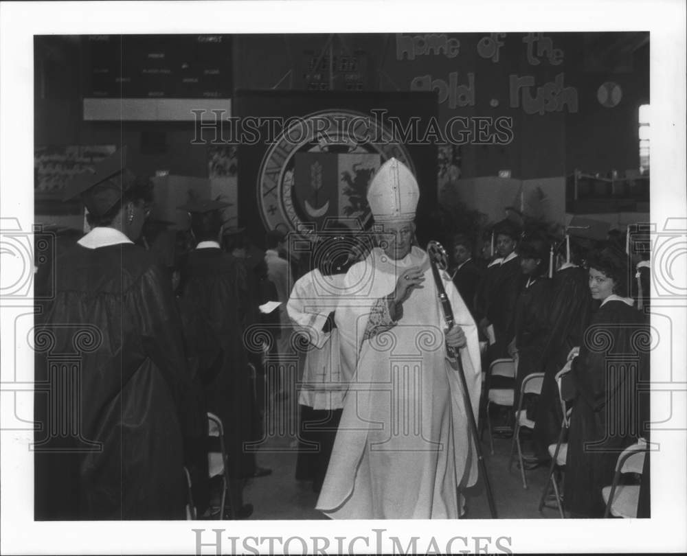 1987 Press Photo Archbishop John Cardinal Krol Blesses Xavier Graduates - Historic Images