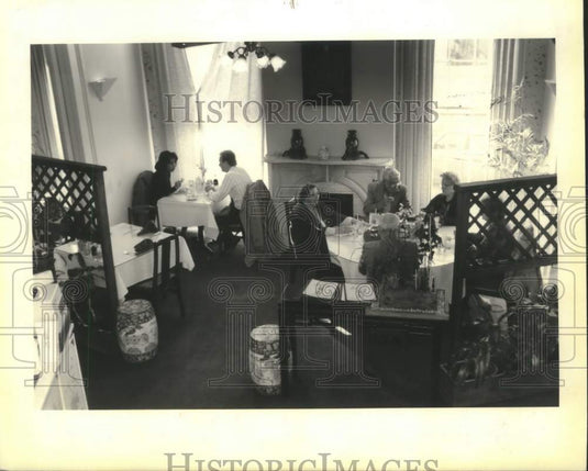 1992 Press Photo Center dining room of Kung's Dynasty restaurant. - Historic Images