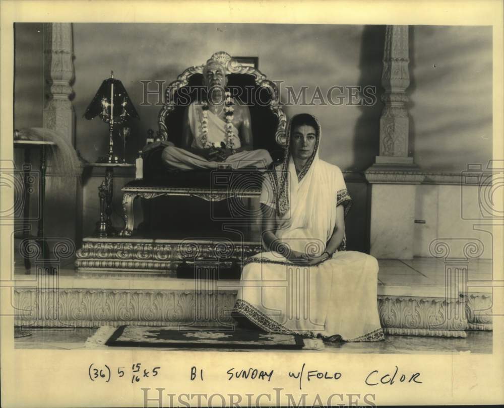 1990 Press Photo Shashvata Pavanna dasi in the Krishna Temple in New Orleans - Historic Images