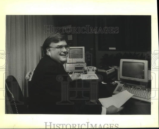 1988 Press Photo Herby Kreeger, stock broker for Prudential Bache Securities - Historic Images