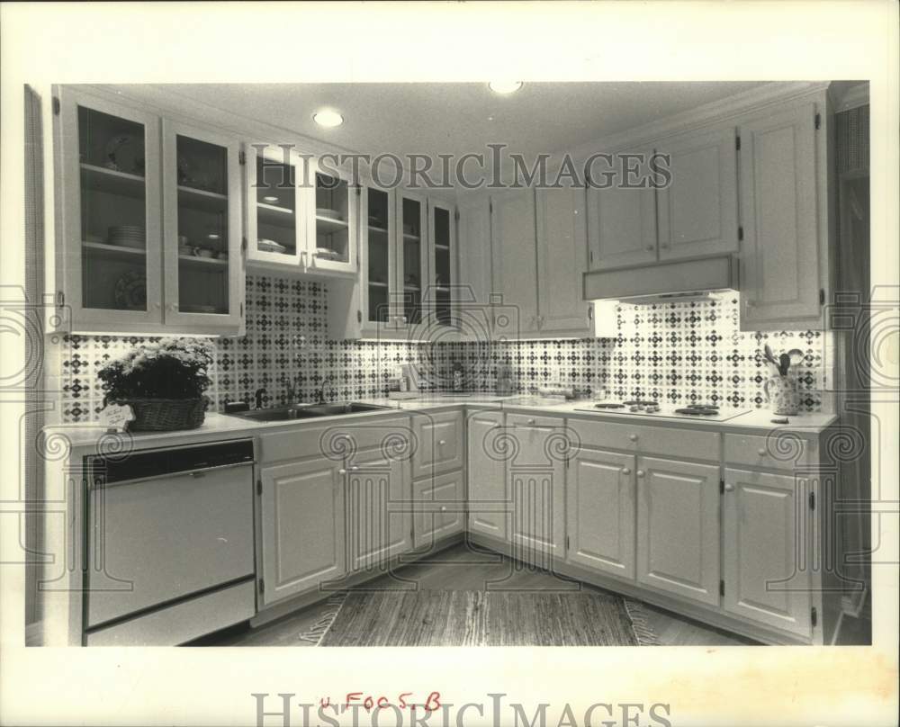 1989 Press Photo Renovated kitchen of an old house - Historic Images