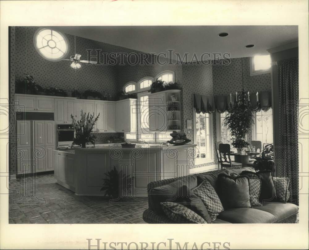 1989 View of the  kitchen, breakfast nook, and &quot;keeping&quot; room - Historic Images