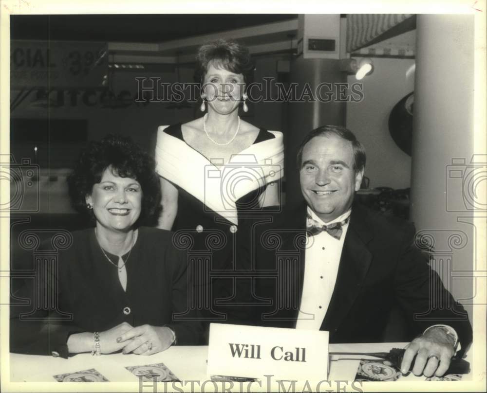 1994 Press Photo Jesuit - Connie Kitchen, Janet and Rick Sins - Historic Images