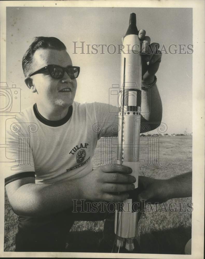 1966 Press Photo John R Huerkamp prepares rocket for launch at Tulane University-Historic Images