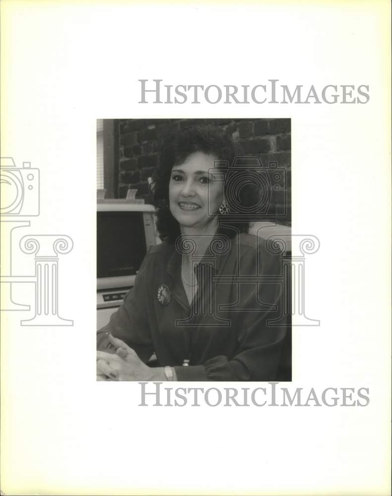 1990 Press Photo Diane Huescher, new Police Jury Secretary - Historic Images