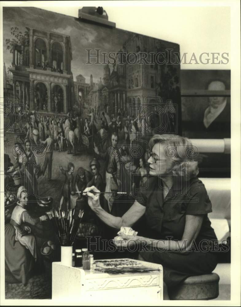 Press Photo Phyllis Hudson painting a large piece of artwork - Historic Images