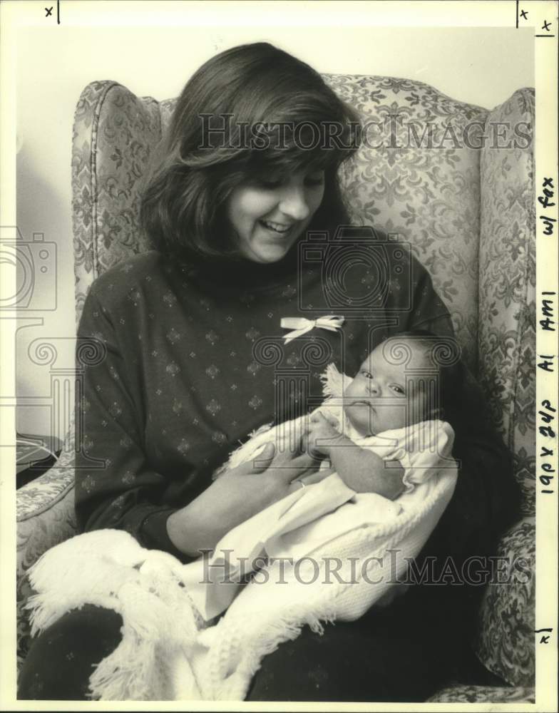 1990 Press Photo Jennifer Knezevich with daughter Amanda - Historic Images