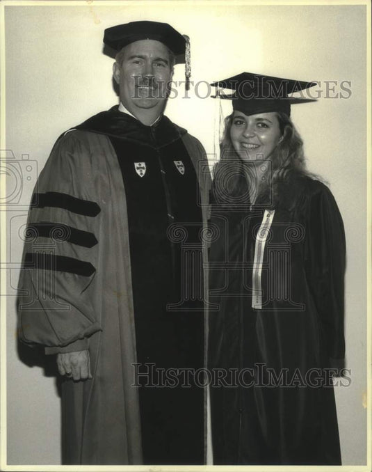 1989 Press Photo Stephanie L. Jackson congratulated by Chancelor Gregory O'Brien - Historic Images