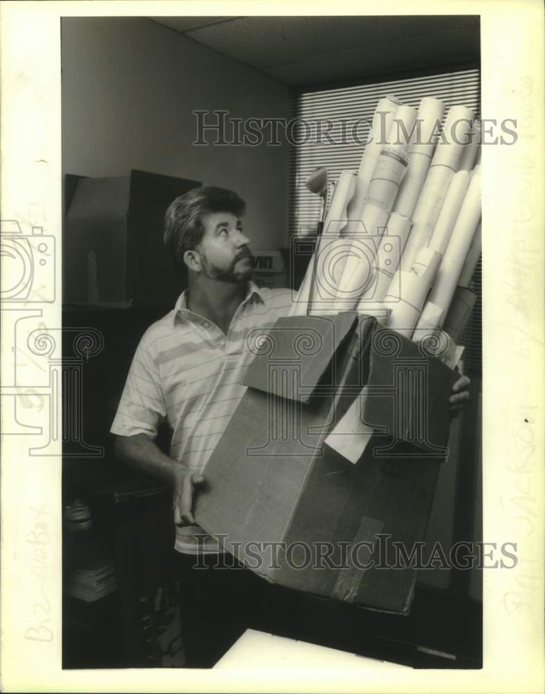 1987 Press Photo Patrick Jackson, Industrial Geologist in Lafayette (Petroleum) - Historic Images