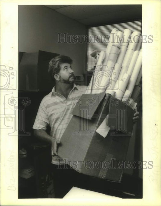 1987 Press Photo Patrick Jackson, Industrial Geologist in Lafayette (Petroleum) - Historic Images