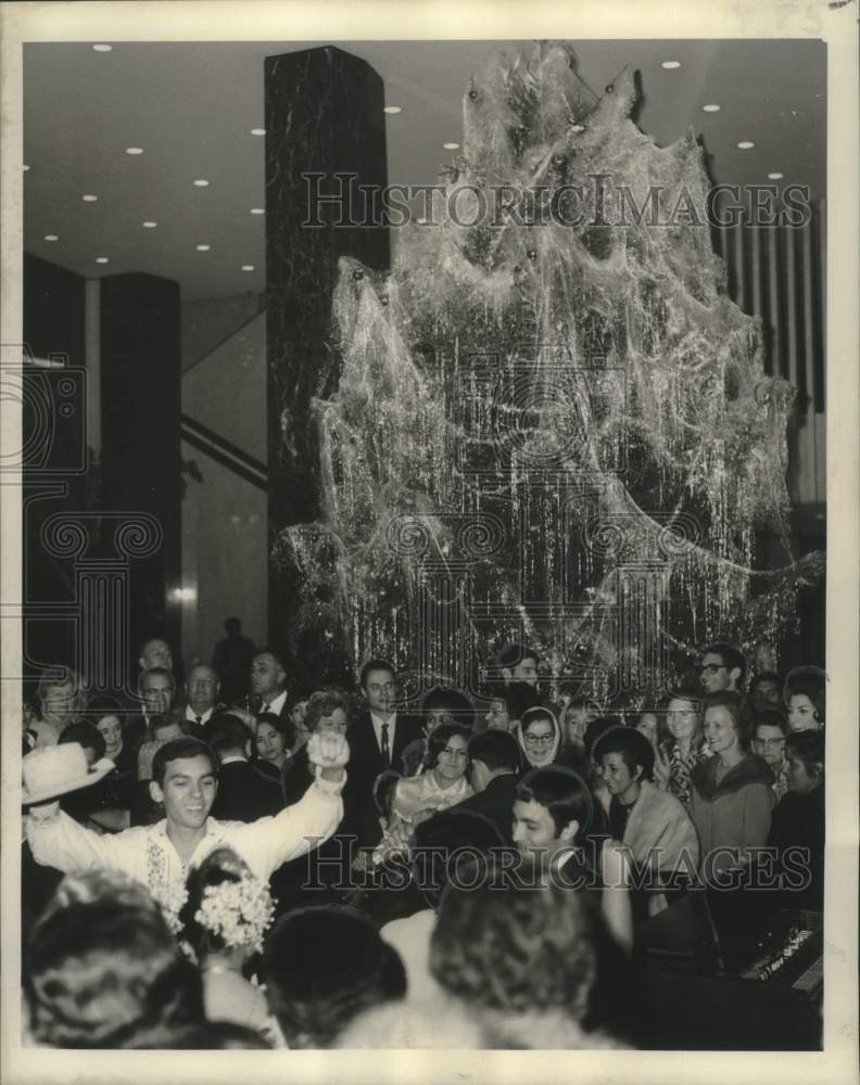 1968 Crowd at Panamanian dance at International Trade Mart - Historic Images