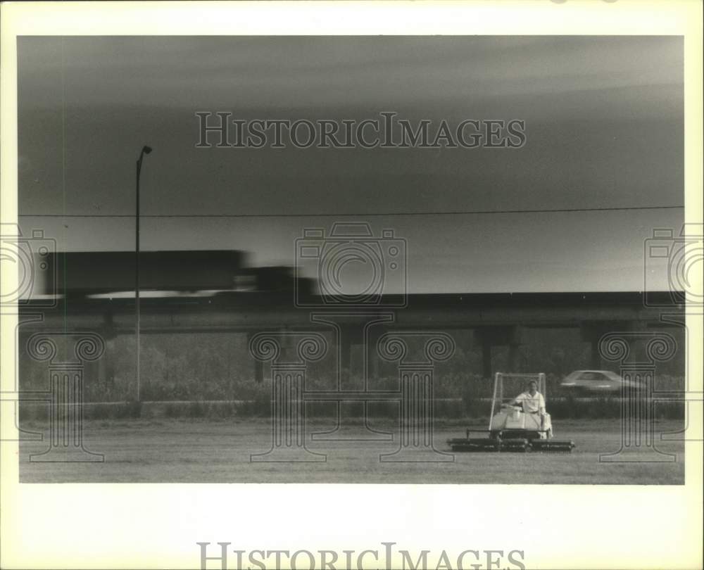 1992 Press Photo Interstate Driving Range owner Wayne Boucvalt - Historic Images