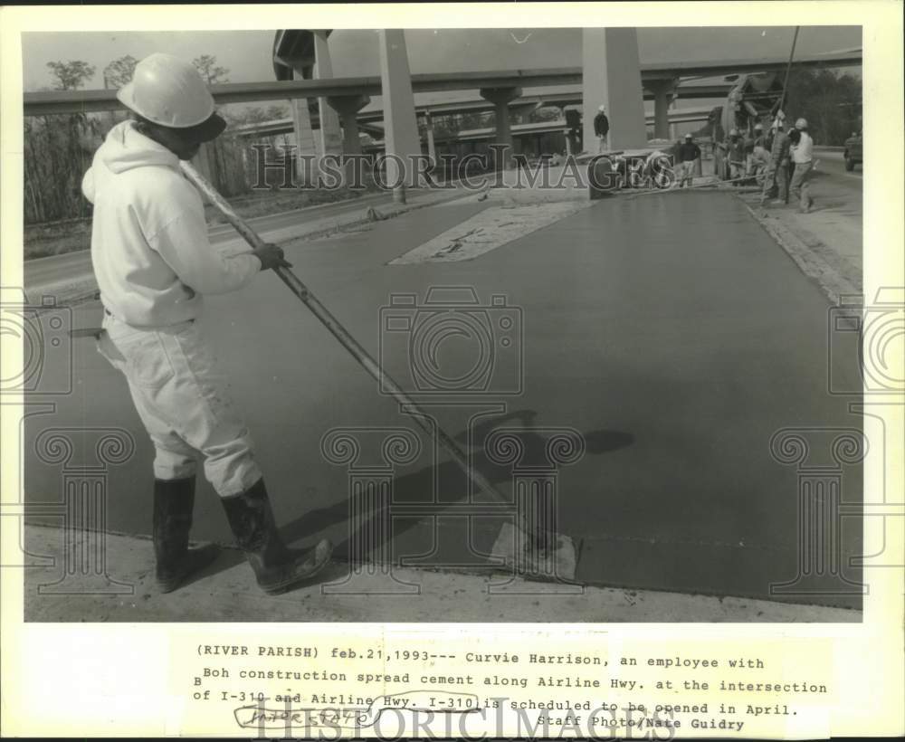 1993 Press Photo Curvie Harrison working on Airline Highway  and interstate 310 - Historic Images