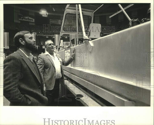 1987 Press Photo Pat Matherne & L.J. Sandras at the Workboat Show in Superdome - Historic Images