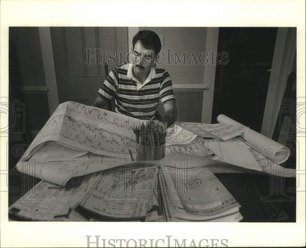 1986 Press Photo Michael Huber studying plans for his next project - Historic Images