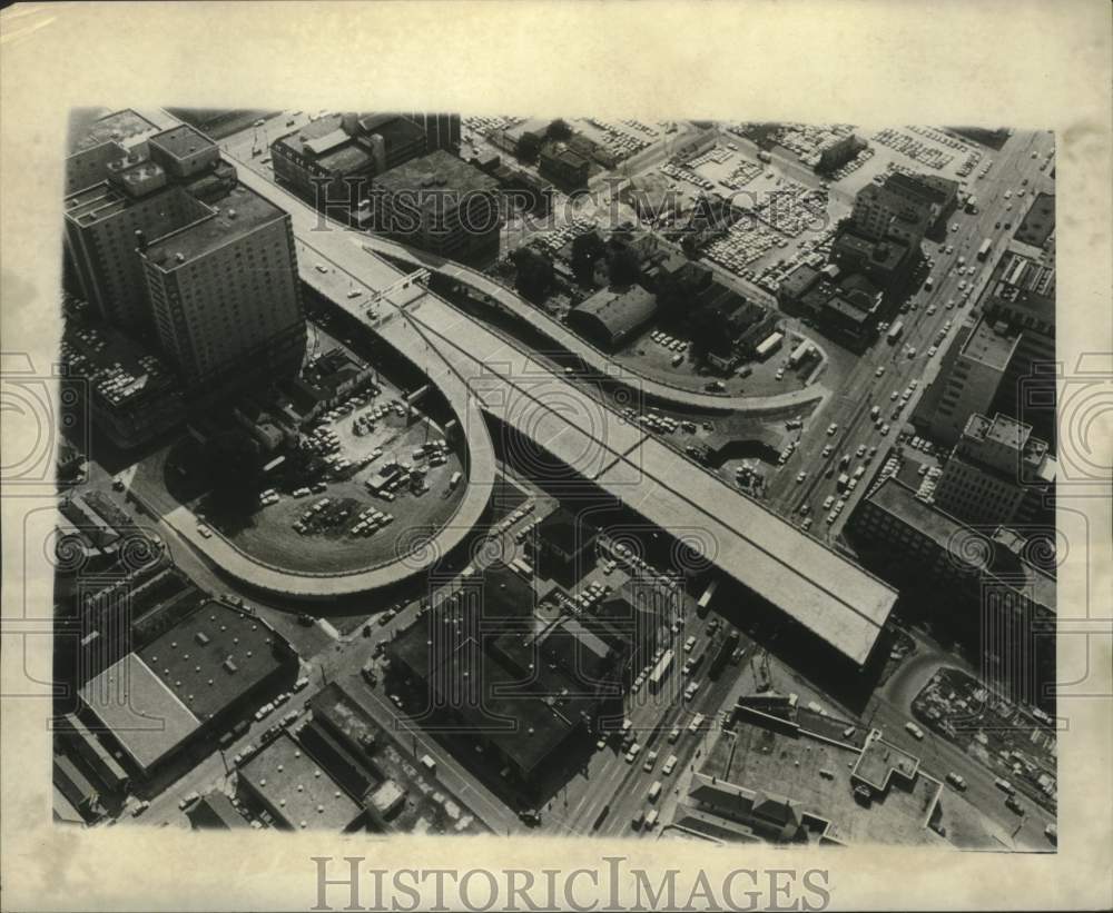 Press Photo The newly opened end of Interstate-10 Highway over S. Claiborne Ave. - Historic Images