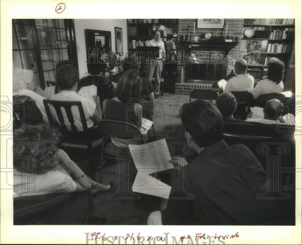 1990 Press Photo Phillip Hubbell during orientation to opera &quot;Norma&quot; in Slidell - Historic Images