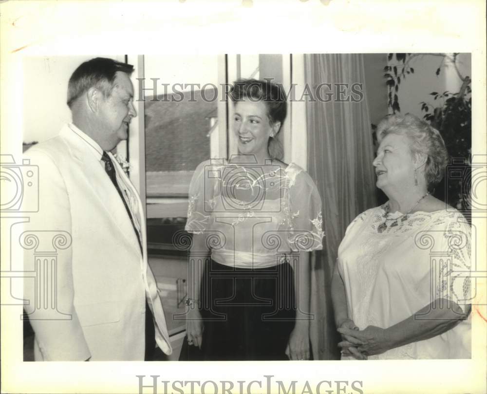 1992 Press Photo New Orleans Rotary delegate Gabrielle Huber and others - Historic Images