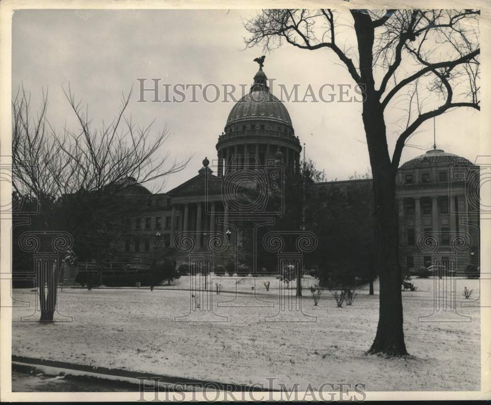 1998 Press Photo Mississippi Capitol, 1st snow in Jackson in eight years - Historic Images