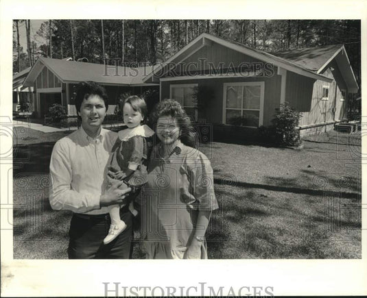 1988 Press Photo Randy Jackson & his family at their home- Carraige Lane Estates - Historic Images