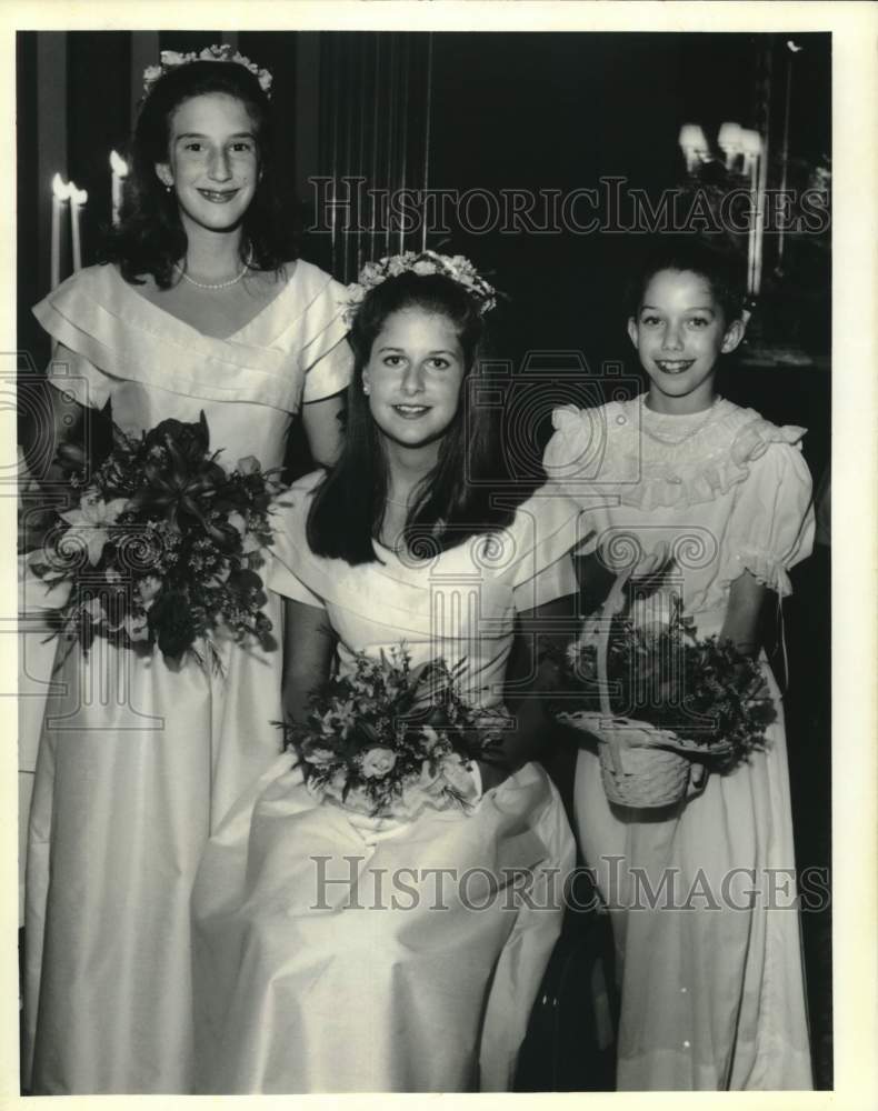 1994 Press Photo Allison Russell, Erin Larmann, Cecille Carroll Tosa- Mayflower - Historic Images