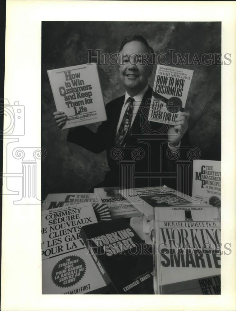 1991 Press Photo Michael LeBoeuf with his books - Historic Images