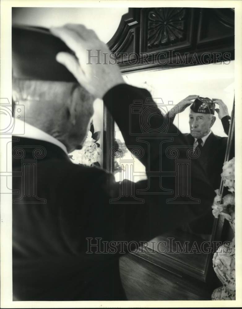 1994 Press Photo WWII Veteran Joseph LeBoeuf adjusts his veteran hat - Historic Images