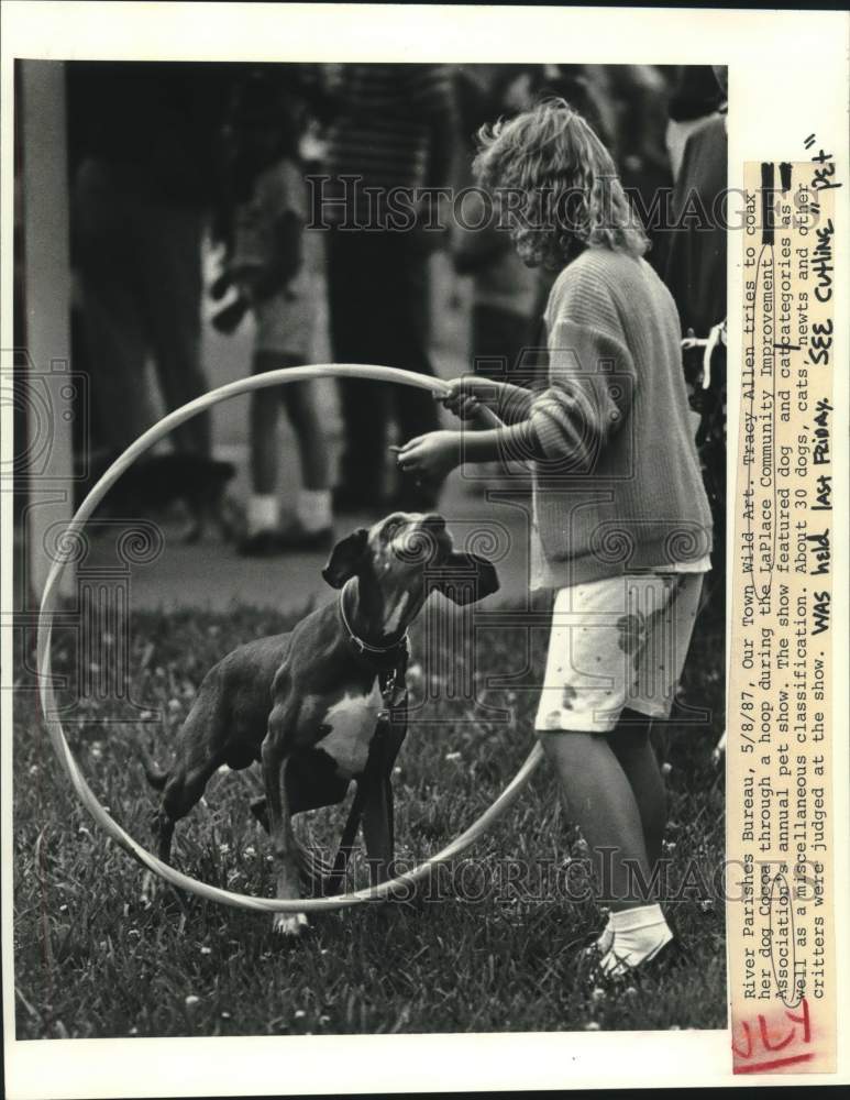 1987 Press Photo Tracy Allen And Dog Cocoa, LaPlace Community Annual Pet Show - Historic Images