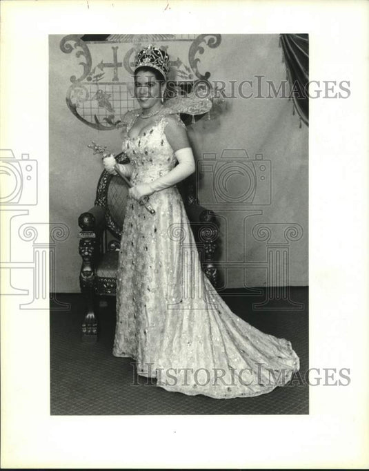 1995 Press Photo Queen Stella Mimi LeGardeur during Hermes Ball in New Orleans - Historic Images