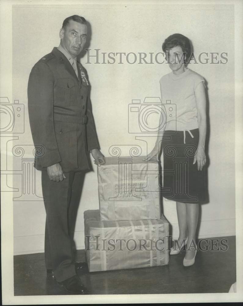 1966 Press Photo Margaret LeBlanc Presents Gifts For Soldiers To Lt. Colonel-Historic Images