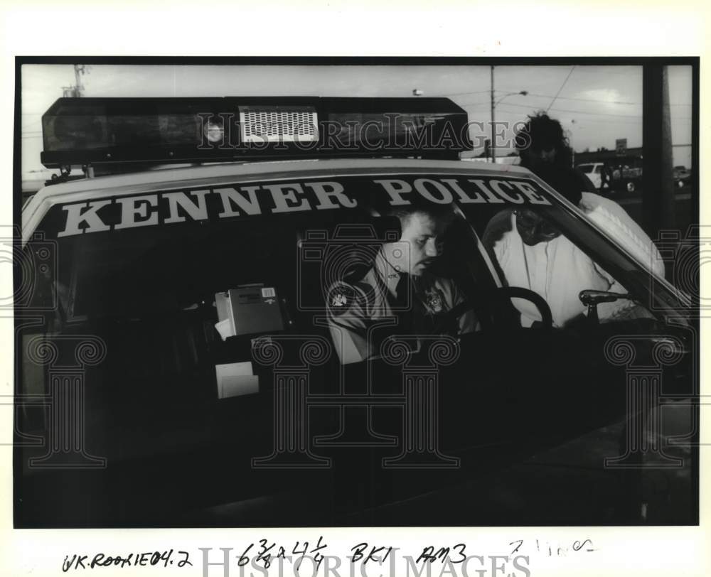 1990 Press Photo Officer Robert Lee&#39;s First Day In Patrol Car, Kenner, Louisiana - Historic Images