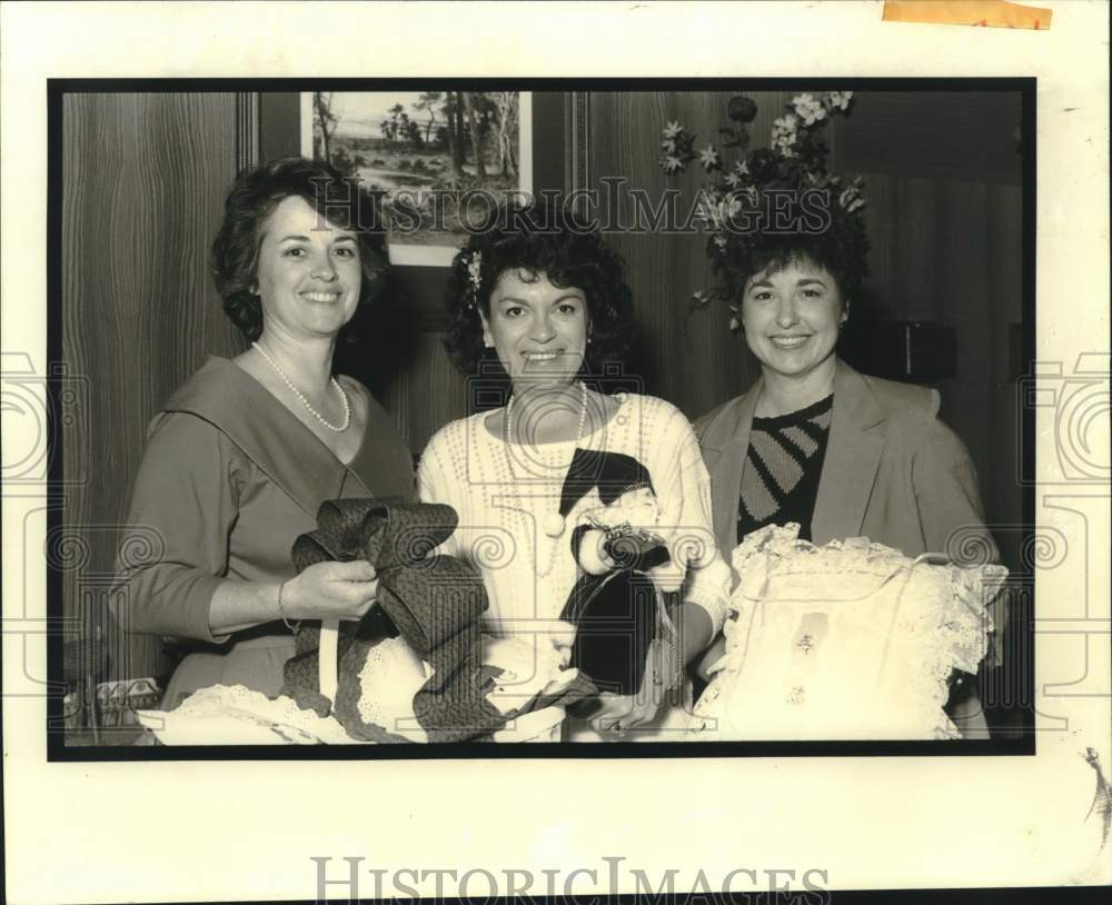 1989 Press Photo Attendees at Brother Martin Patron Party - Historic Images