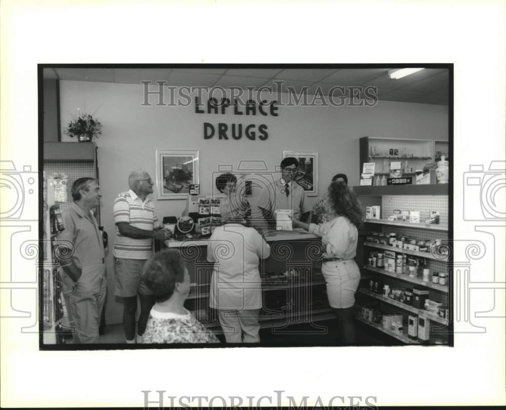 1993 Press Photo Drugstore scene on the day of business for Laplace Drugs - Historic Images
