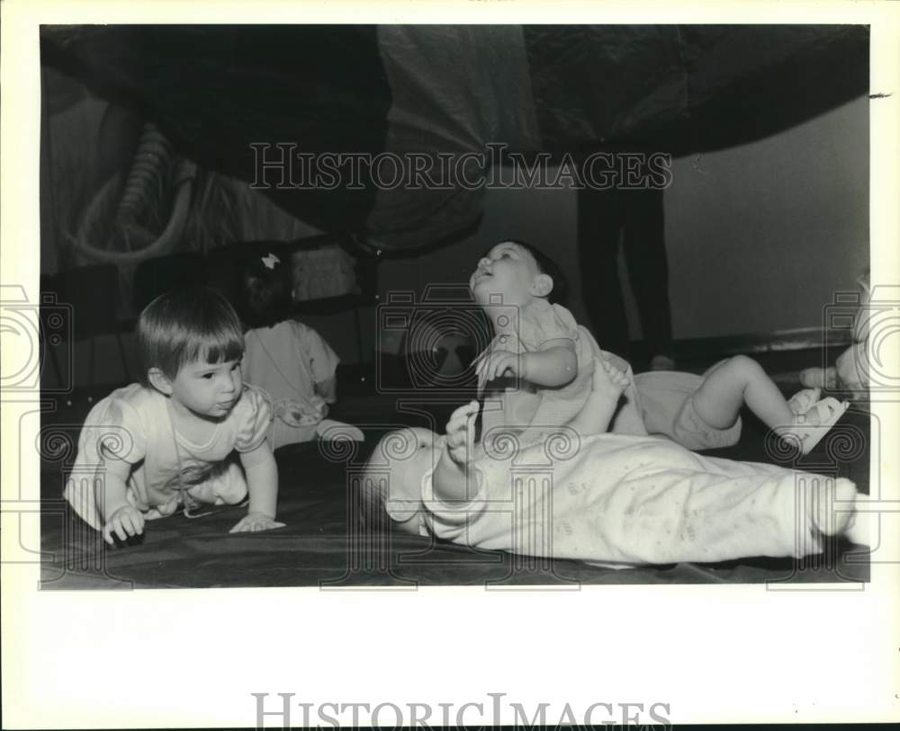 1991 Press Photo Erin Loveland, Lydia Hryshchyshyn and others at Lapsit Program - Historic Images