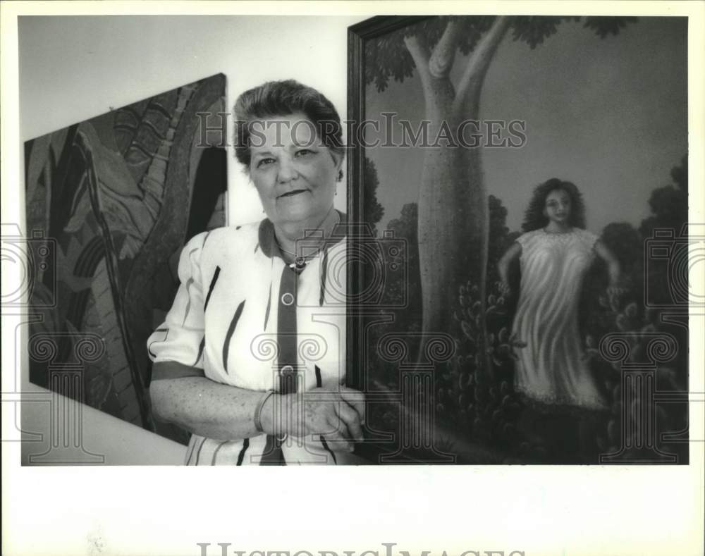 1992 Press Photo Sarah Laramore poses with Julio Quintanilla&#39;s painting - Historic Images