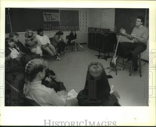 1988 Press Photo Ken Fuente at Lee Road Junior High School's Career Day Program - Historic Images