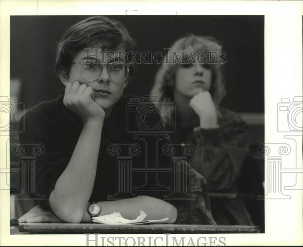 1988 Press Photo Shannon Williams &amp; Lynn Rodriguess- Lee Road Junior High School - Historic Images