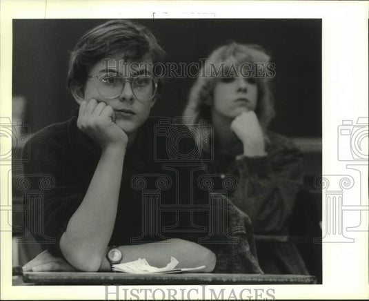 1988 Press Photo Shannon Williams & Lynn Rodriguess- Lee Road Junior High School - Historic Images