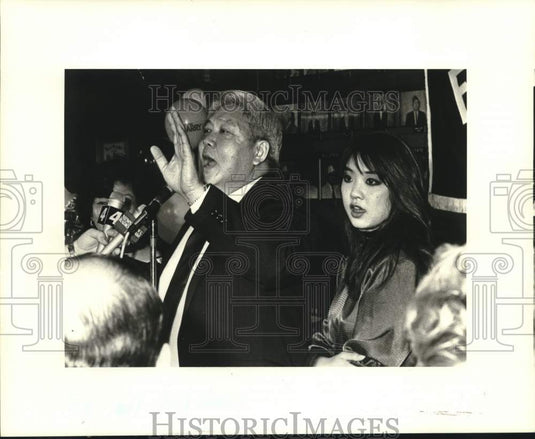 1987 Press Photo Harry Lee with wife & daughter at the VFW hall in Harahan - Historic Images