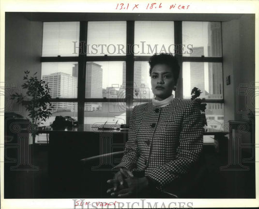 1990 Press Photo Rose Ledet, Clerk of the First City Court, in her office - Historic Images