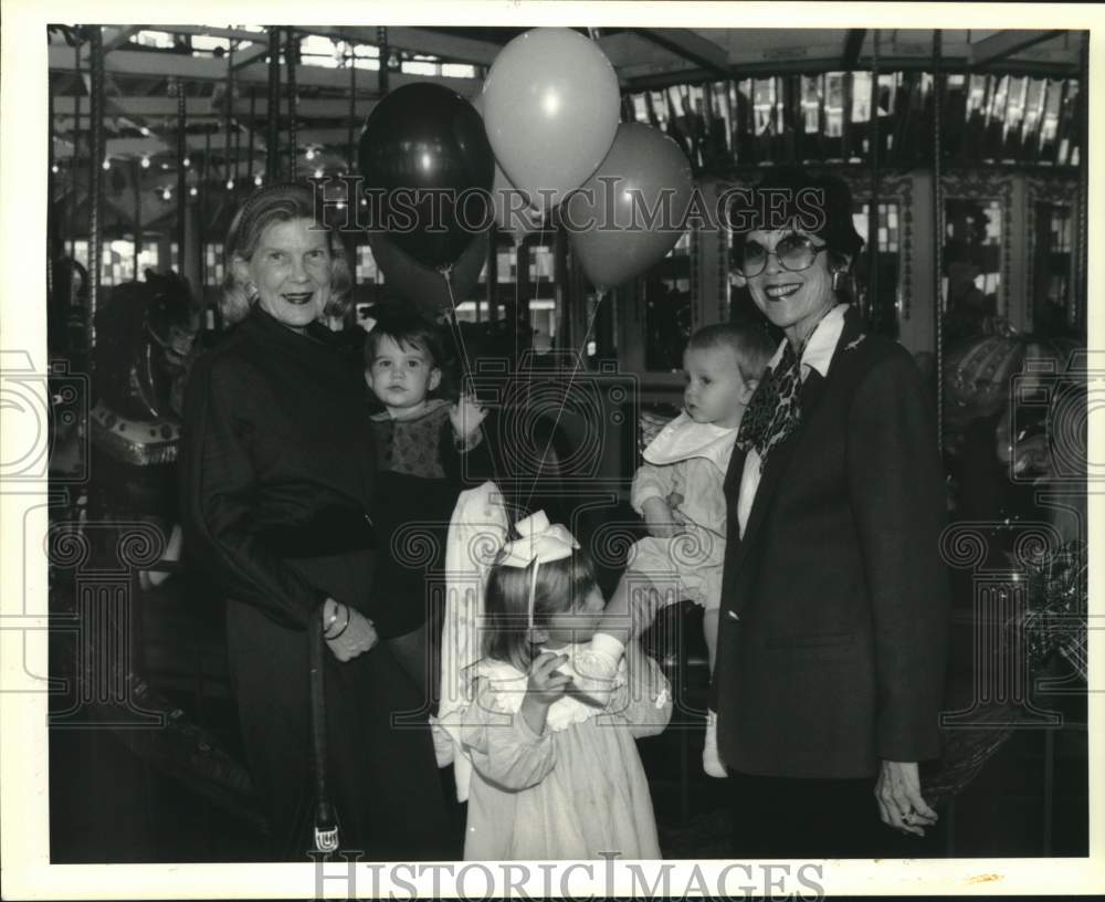 1992 Press Photo Grace &amp; Caitlin LeCorgne withMia, Guy and M.I. Scoggin - Historic Images