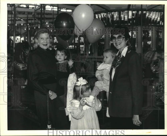 1992 Press Photo Grace & Caitlin LeCorgne withMia, Guy and M.I. Scoggin - Historic Images