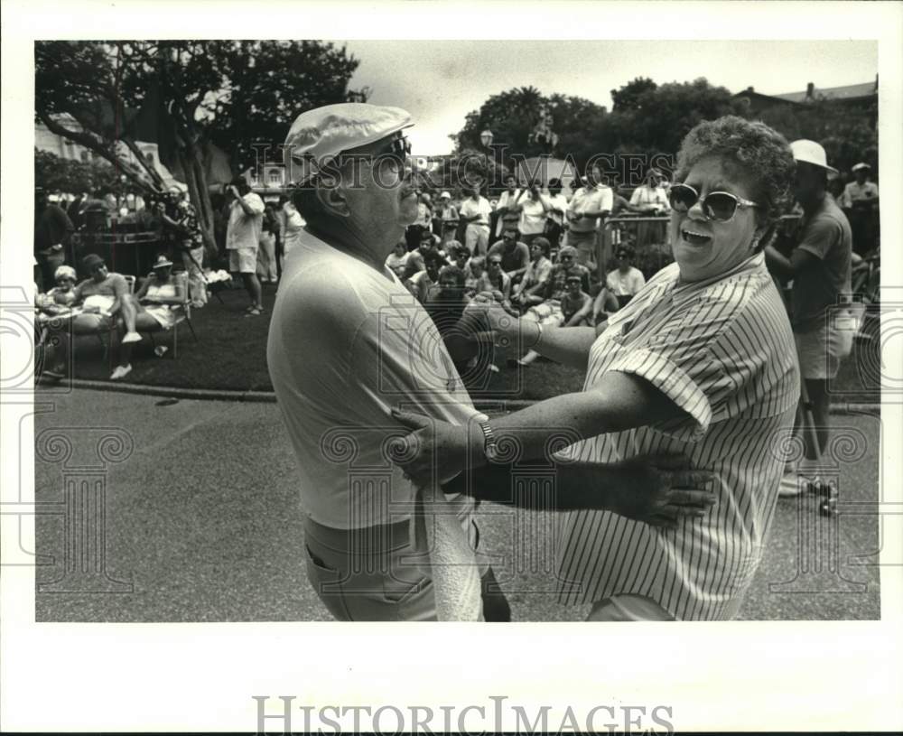 1987 Press Photo Le Fete goers Max and Mel Richter dance in Jackson Square - Historic Images