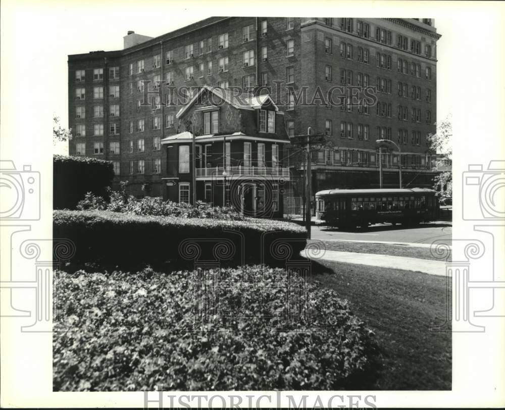 1991 Press Photo The Tanqueray club taken from the Lee Circle Center - Historic Images