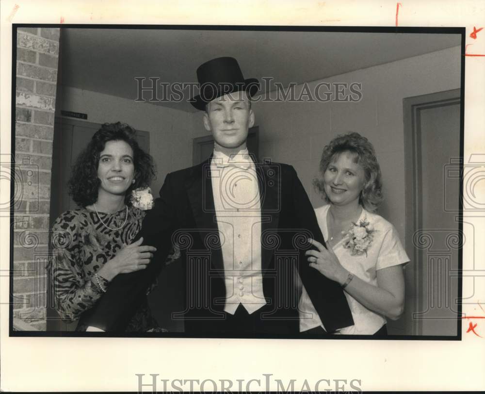 1990 Press Photo Denise Hudson, Mary Shoemaker at the Rummel Event - Historic Images