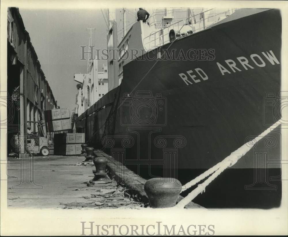 1977 International Longshoremen Association strike-Red Arrow Ship - Historic Images