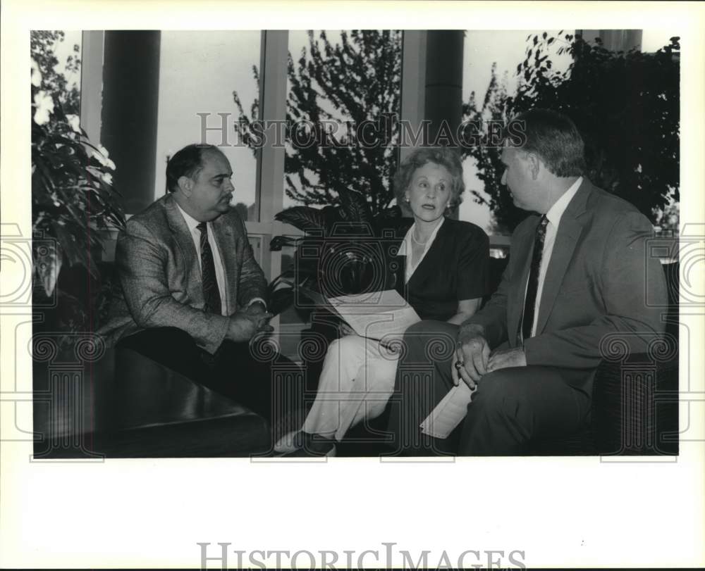 1991 Press Photo Mike Halliday, Mimi Jackson &amp; David Bell discuss Mentally Ill - Historic Images