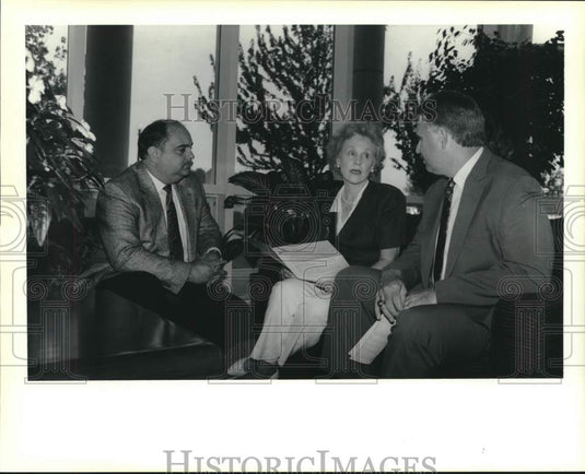 1991 Press Photo Mike Halliday, Mimi Jackson & David Bell discuss Mentally Ill - Historic Images