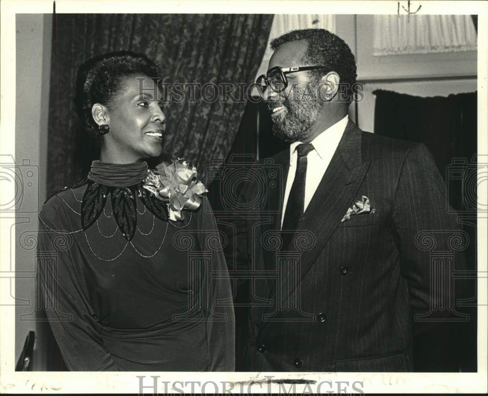 1988 Press Photo Darlene Mitchell and Councilman Johnny Jackson at Sepia Show. - Historic Images